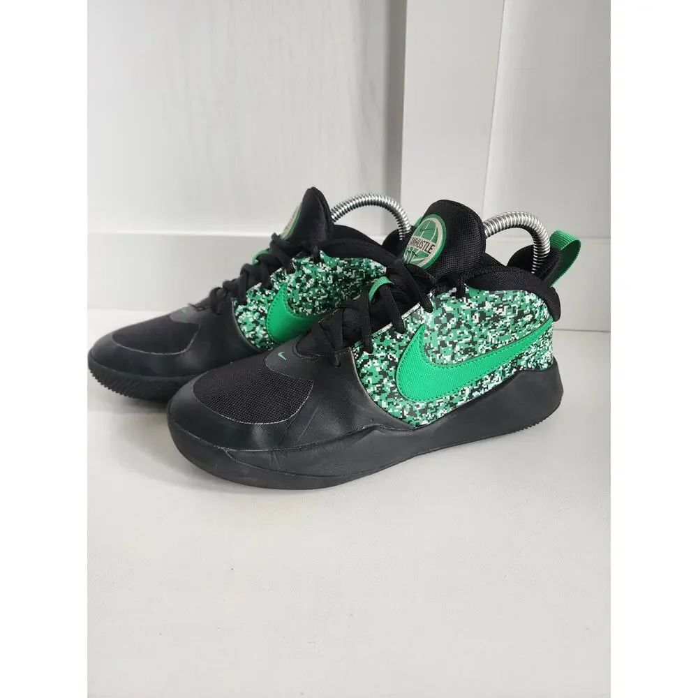 Nike Team Hustle D 9 DIGI (GS) Sz‎ 3.5Y Kids Black/Green Boys Sneaker